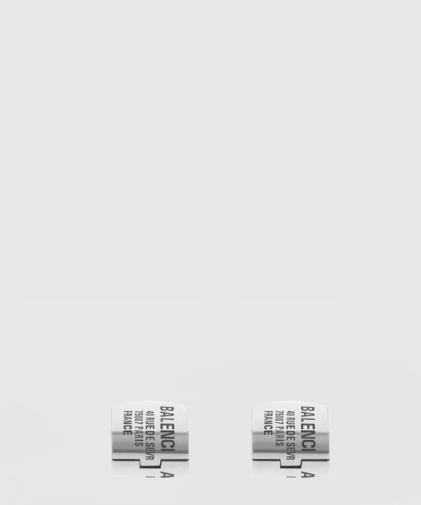 1743410748_page1_thumb-mian_600x720 태그 스터드 귀걸이 792892 - 이미지 1